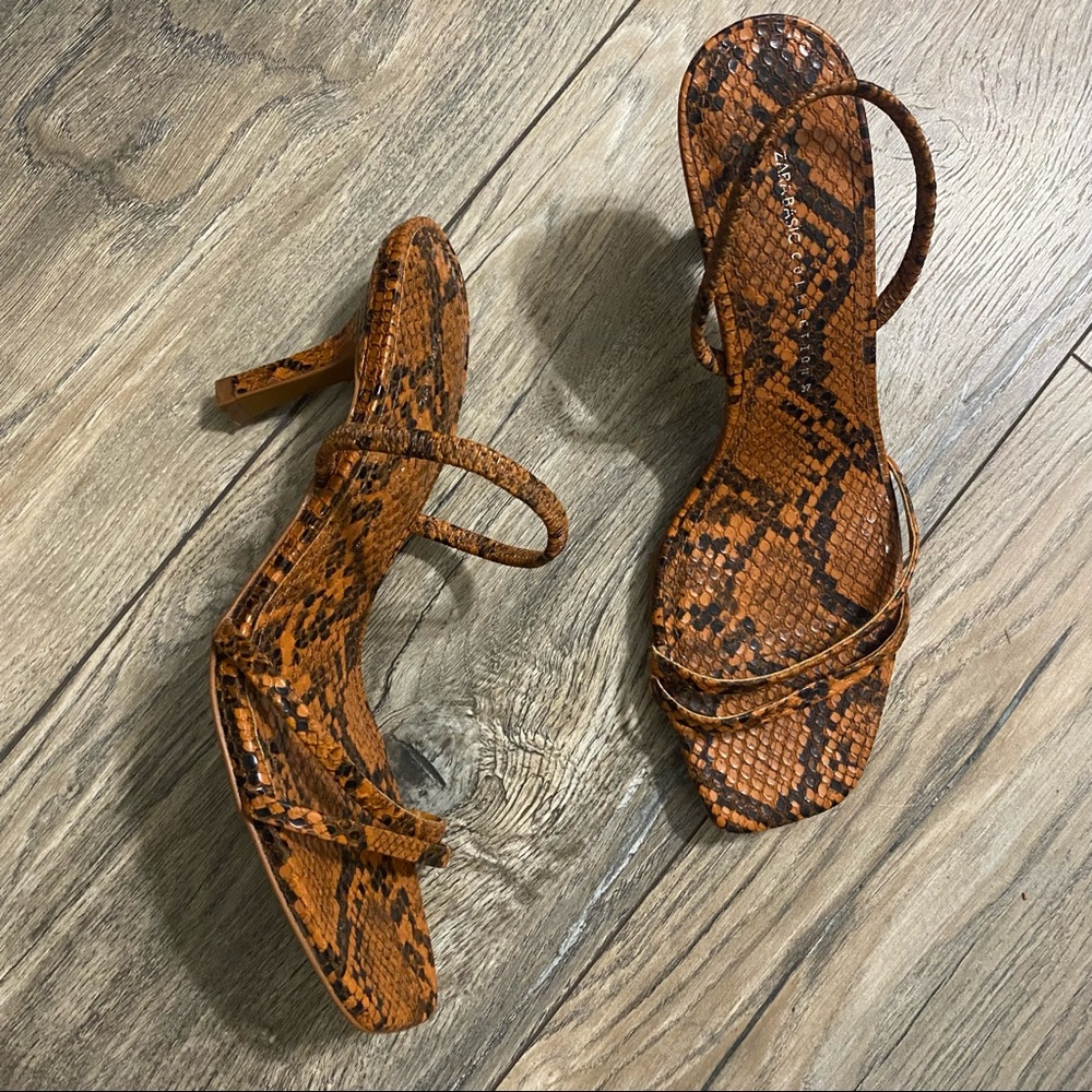Sling back kitten heels